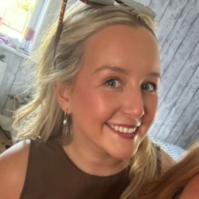 Hollie, Babysitter in Tralee