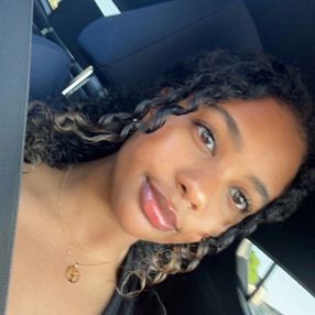 Joud, Babysitter in Navan