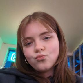 Keeva, Babysitter in Navan