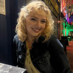 Aine, Babysitter in Cork