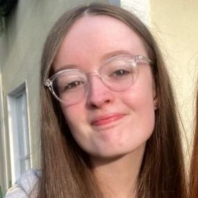 Chloe, Babysitter in Swords