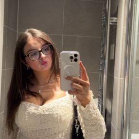 Kayla, Babysitter in Wexford