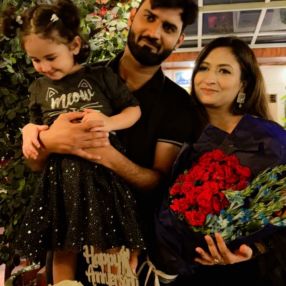 Amna, Family in Tralee