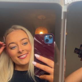 Laura, Babysitter in Galway