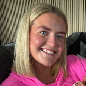 Meadbh, Babysitter in Cork