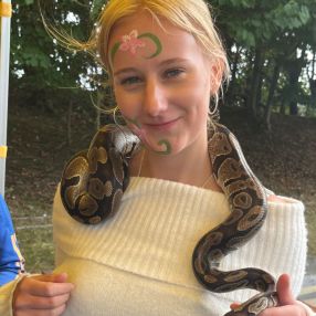 Nadia, Babysitter in Carrigaline