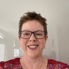 Averil, Babysitter in Tullamore