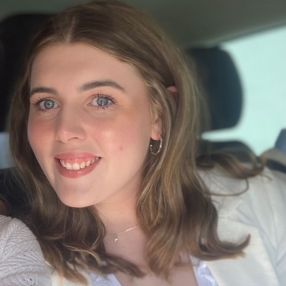 Dearbhla, Babysitter in Dublin