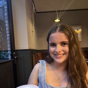 Meadhbh, Babysitter in Dungarvan