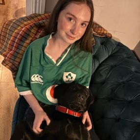 Aine, Babysitter in Newbridge