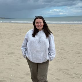 Áine Marie, Babysitter in Carrigaline