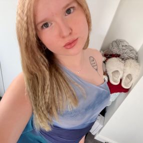 Chloe, Babysitter in Kildare