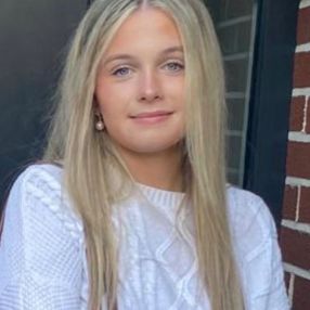 Chloe, Babysitter in Malahide