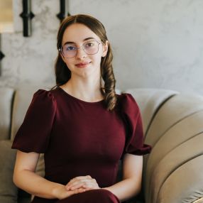 Miri, Babysitter in Cork