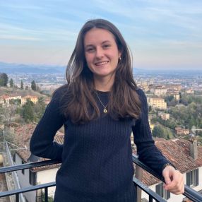 Manon, Babysitter in Galway