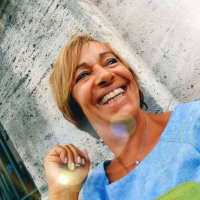 Lorella, Babysitter in Vitinia