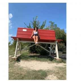 Jasmine, Babysitter a Gargallo