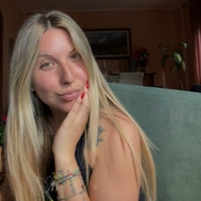CHIARA, Babysitter a Vidigulfo