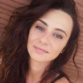 Mena, Babysitter a Castrovillari