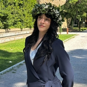 Elisa, Babysitter a Massa Martana
