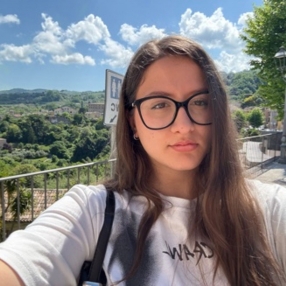 Giulia, Babysitter a Cori