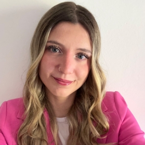 Elisa, Babysitter a Casorate primo