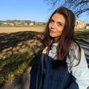 Veronica, Babysitter a Marche