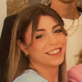 Adele, Babysitter a Aversa