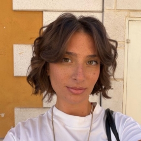 Aurora, Babysitter a Roma