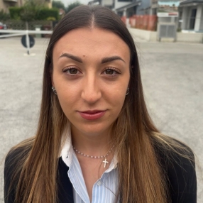 Vittoria, Babysitter in Busca