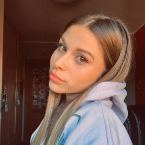 Dania, Babysitter in Moncalieri