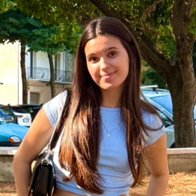 Alessandra, Babysitter a Casorate primo