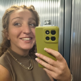 Vittoria, Babysitter in Vedano al Lambro