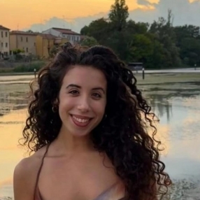 Debora, Babysitter a Cassibile