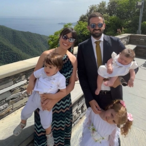 Angelica, Famiglia a Napoli