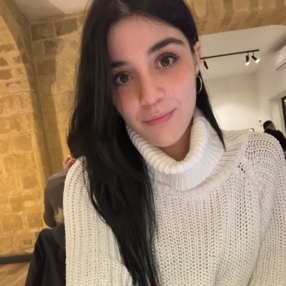 Emilia, Babysitter in Genova