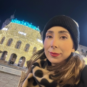 Mina, Babysitter a Genova