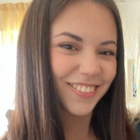Elena, Babysitter a Buja