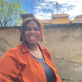 Maria, Babysitter a Broni