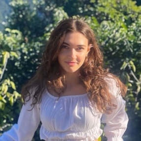 Ambra, Babysitter a Limbiate