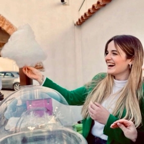 Lucia, Babysitter a Brunico