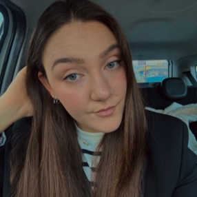 Elettra, Babysitter a Ladispoli
