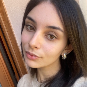Giulia, Babysitter a Lerici
