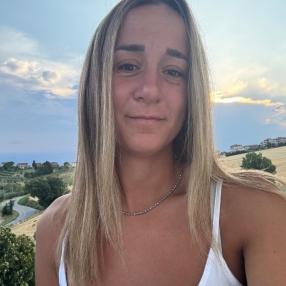 Martina, Babysitter a Morciano di Romagna