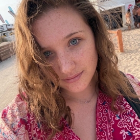 Julia, Babysitter a Palau