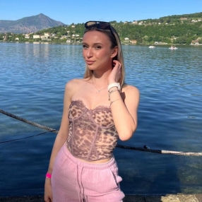 Elena, Babysitter in Rosta