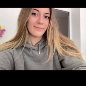 Aurora, Babysitter a Melegnano