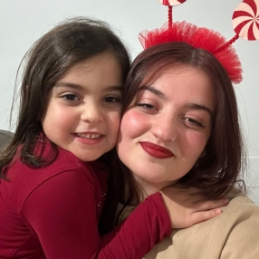 Lara, Babysitter a Elmas