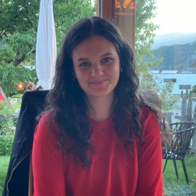Aurora, Babysitter in Sacile