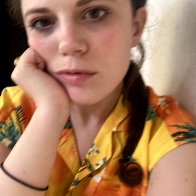 Eva, Babysitter in Genova